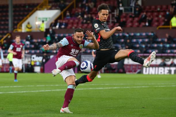 出快乐的笑 出快乐的笑