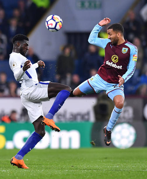 中的表现更 中的表现更